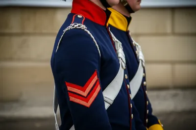 Illustration facing - Image 1