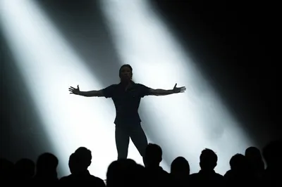 Illustration exhibitionist - Image 1