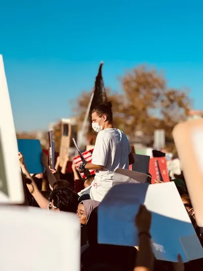 Illustration manifests - Image 2