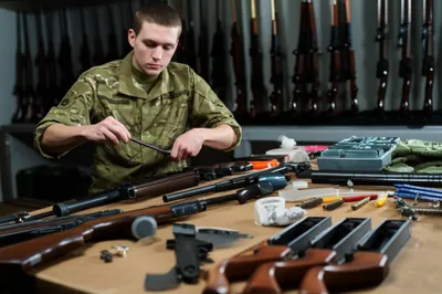 Illustration armourer - Image 1