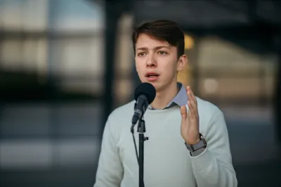 Illustration hesitation - Image 1