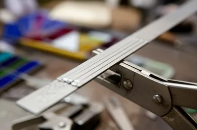 Illustration vice - Image 1