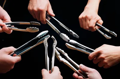 Illustration tongs - Image 1