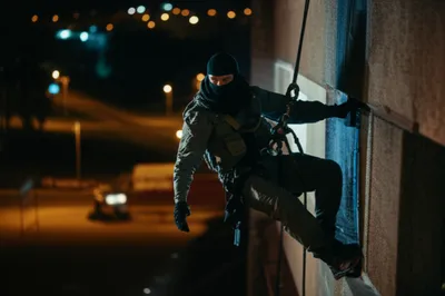 Illustration operator - Image 1