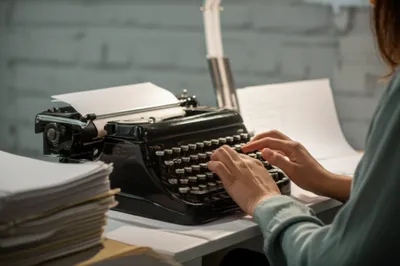 Illustration typist - Image 1