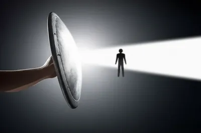 Illustration deflecting - Image 1