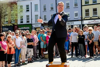 Illustration forthright - Image 1