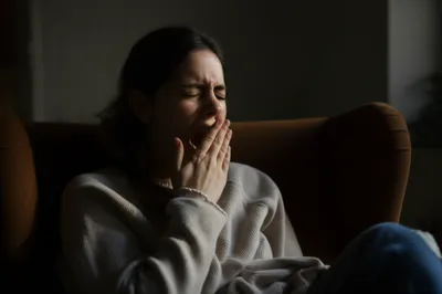 Illustration yawning - Image 1