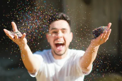 Illustration thrilled - Image 1