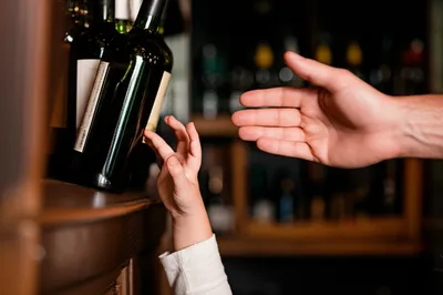 Illustration underage - Image 1