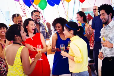 Illustration partygoers