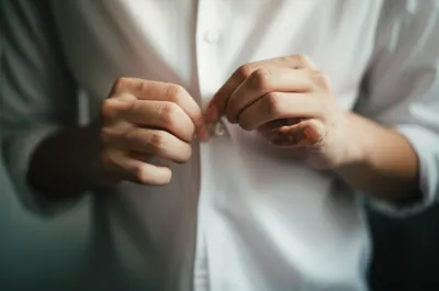 Illustration disrobe - Image 1