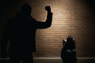 Illustration assault - Image 1