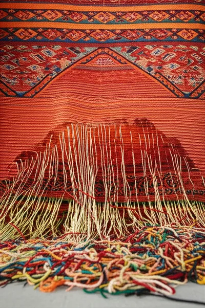 Illustration unravel - Image 1