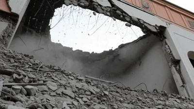 Illustration collapses - Image 1