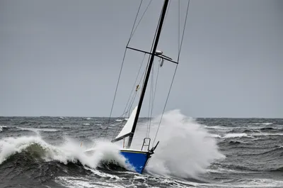 Illustration capsized