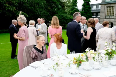 Illustration posh - Image 1