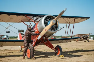 Illustration propped - Image 1