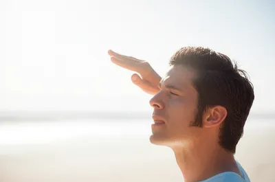 Illustration squinting - Image 1