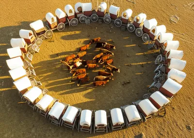 Illustration corral - Image 1