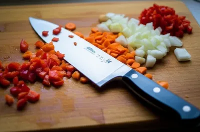 Illustration chipped