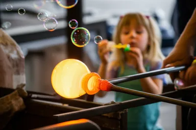 Illustration blowing - Image 1