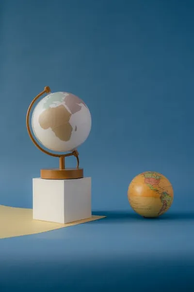 Illustration globes - Image 2