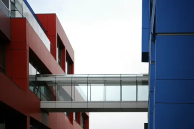 Illustration hyphen - Image 1