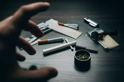 Illustration smokes - Image 1