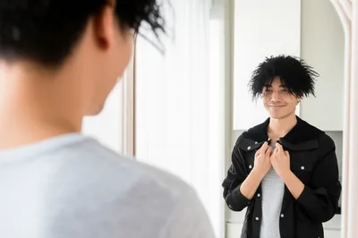 Illustration seemed - Image 1