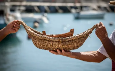 Illustration cradled - Image 1