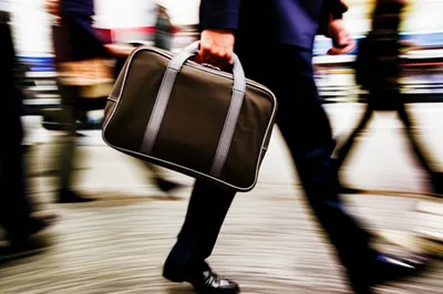 Illustration runs - Image 1