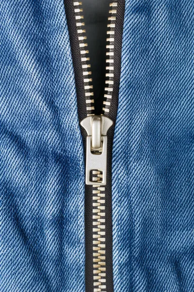 Illustration zippered - Image 1