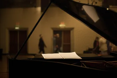 Illustration chaser - Image 1