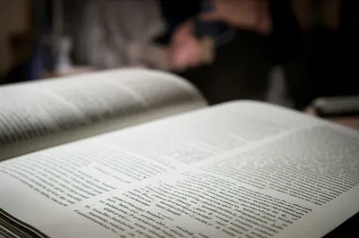 Illustration tells - Image 1