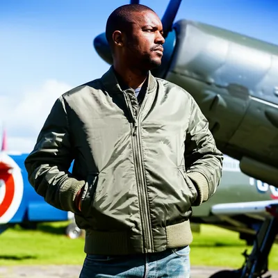 Illustration bomber - Image 1