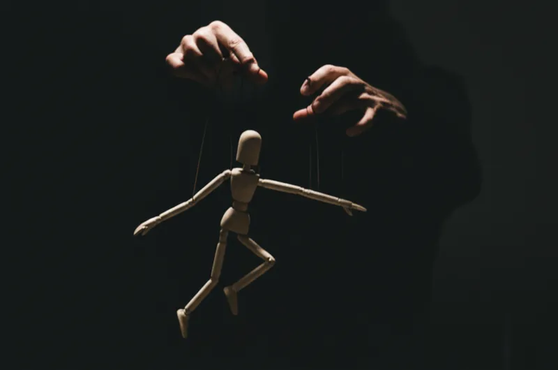 Illustration visuelle du mot « controlling » - Contrôler, maîtriser