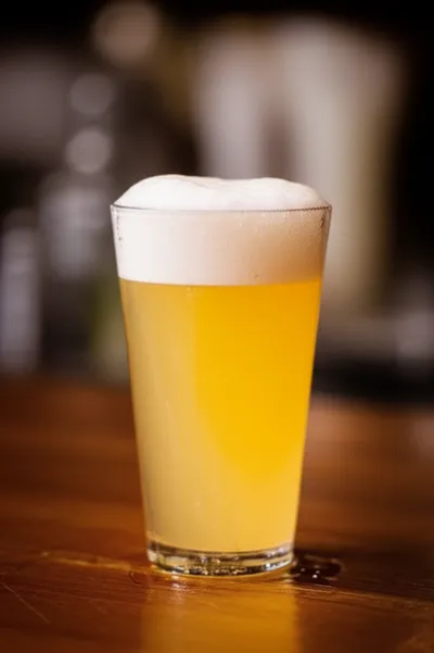 Illustration brimming - Image 1