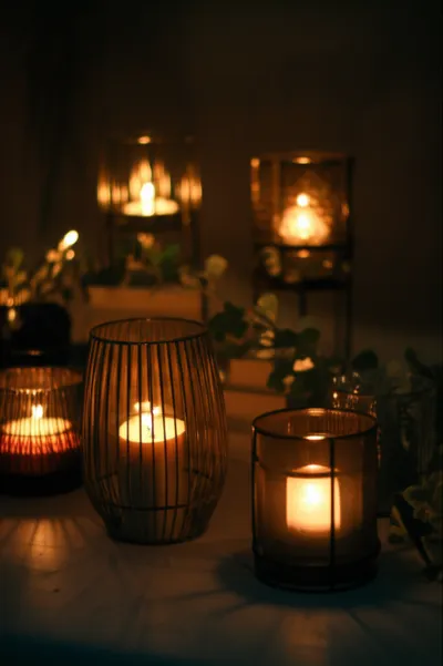 Illustration candleholders