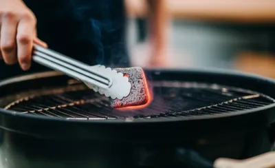 Illustration tongs - Image 1