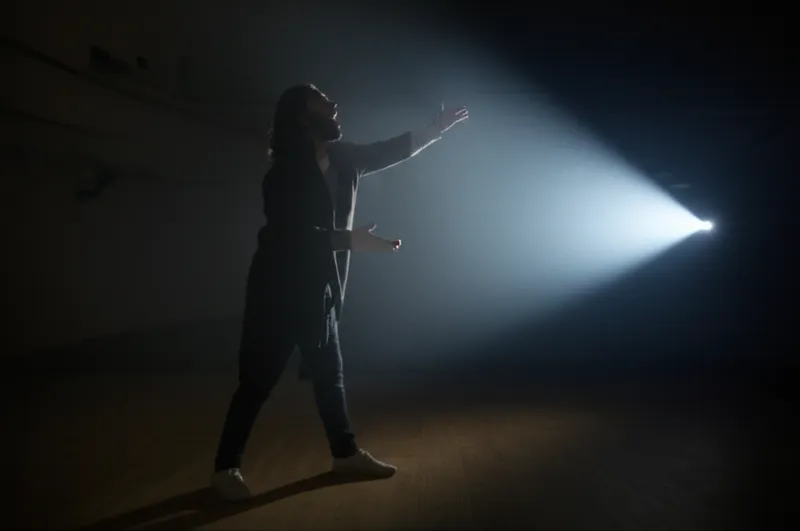 توضيح مرئي لـ monolog: ألقى مونولوجًا، ألقى خطابًا - صورة 1