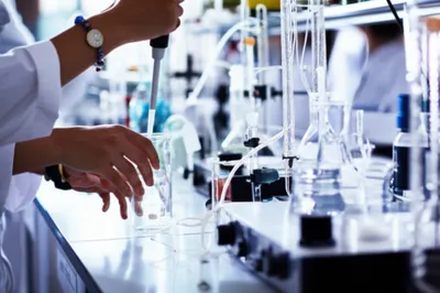 Illustration manipulating - Image 1