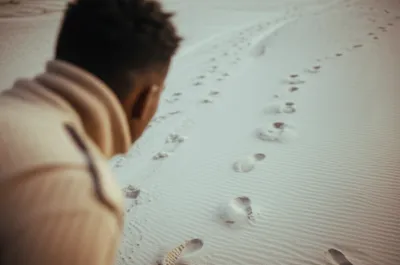 Illustration following - Image 1