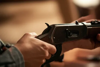 Illustration cocked - Image 1