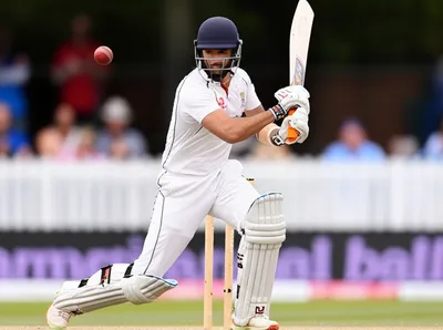 Illustration batsman - Image 1