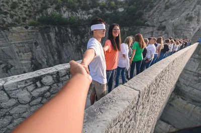 Illustration trusts - Image 1