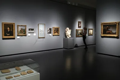 Illustration curated - Image 1