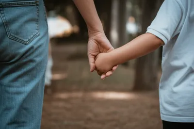 Illustration had - Image 1