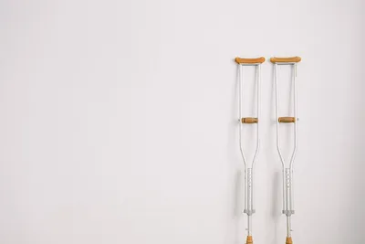 Illustration crutches - Image 2
