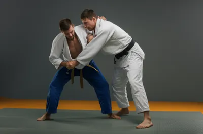 Illustration hold - Image 1